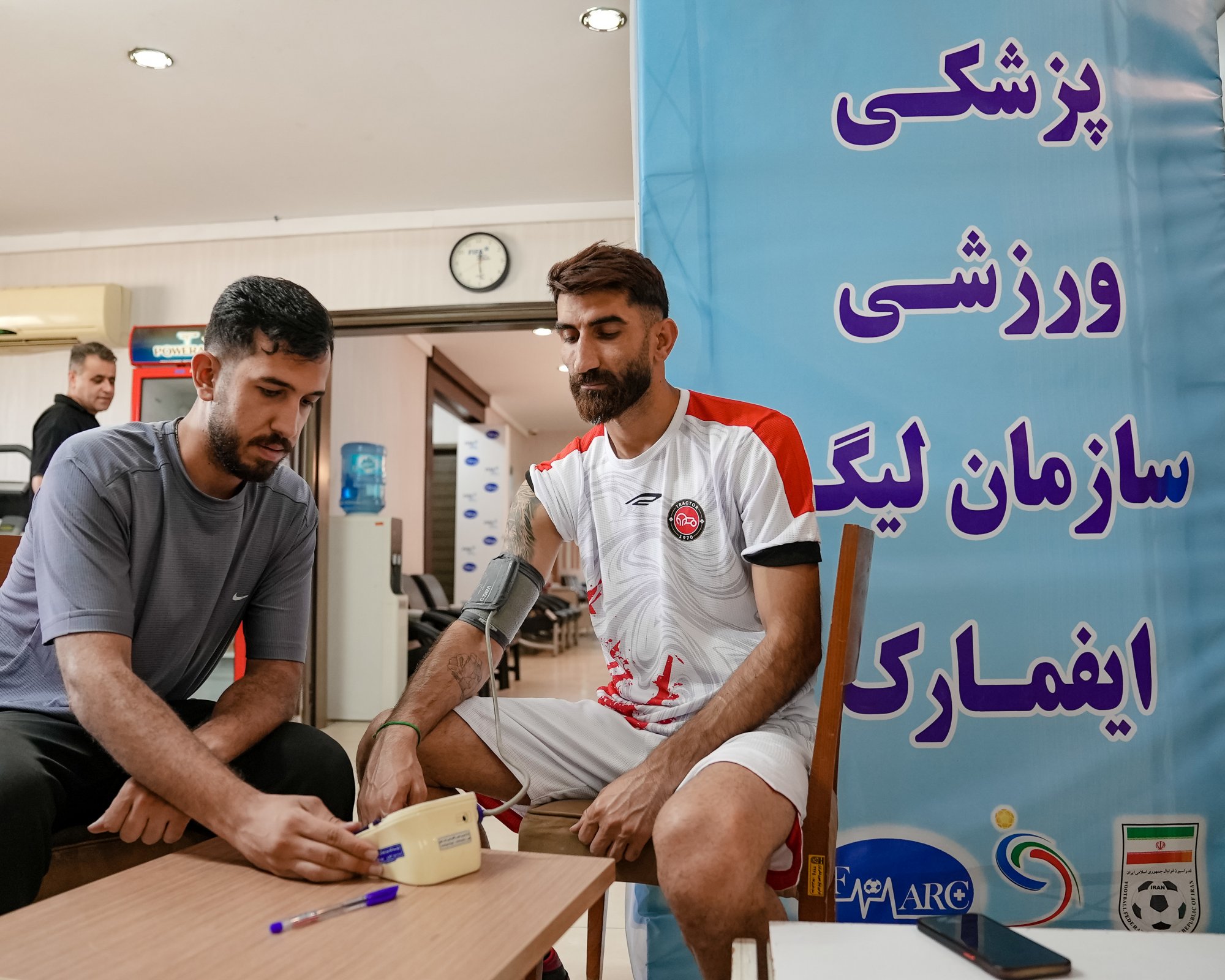 بیرانوند با پیراهن تراکتور در ایفمارک حاضر شد