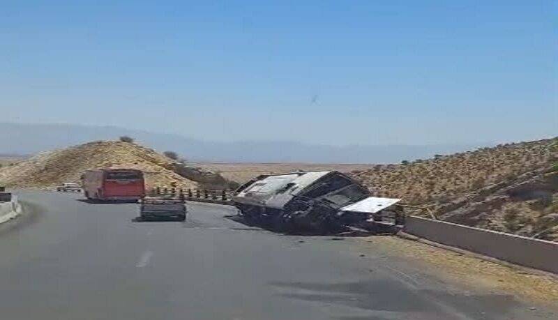 فاجعه در جاده فیروزآباد–کوار، واژگونی اتوبوس جان ۸ نفر را گرفت