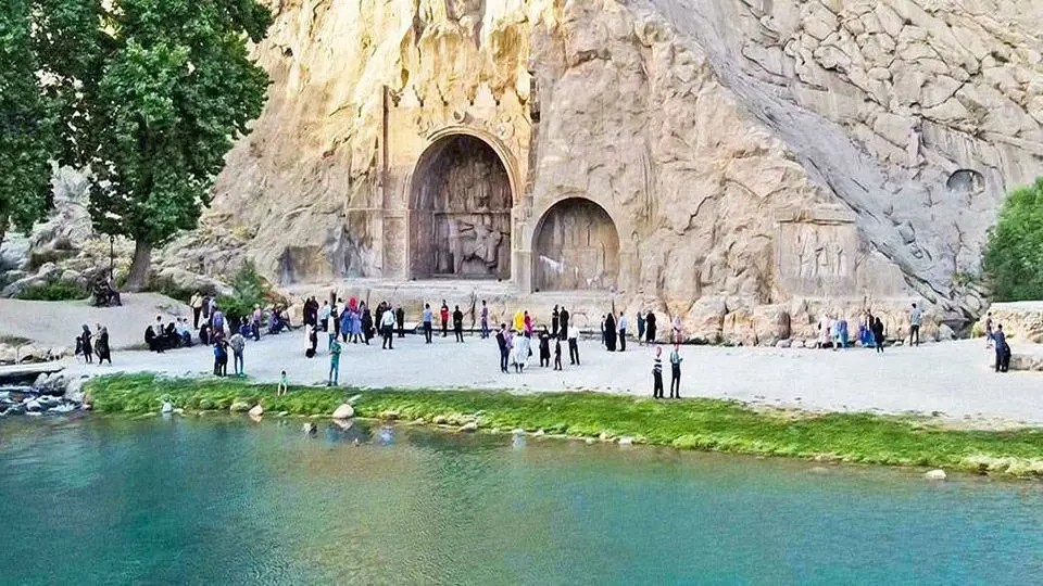 تخریب رستوران‌های غیرمجاز اطراف طاق‌بستان کلید خورد