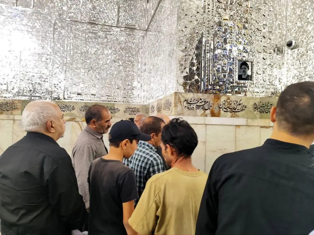 حضور ظریف بر مزار شهید رئیسی در مشهد