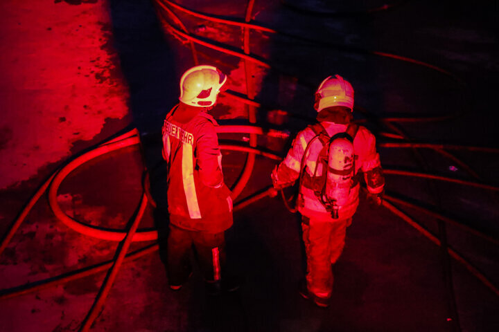 آتش سوزی گسترده یک مجموعه تجاری در مشهد + فیلم